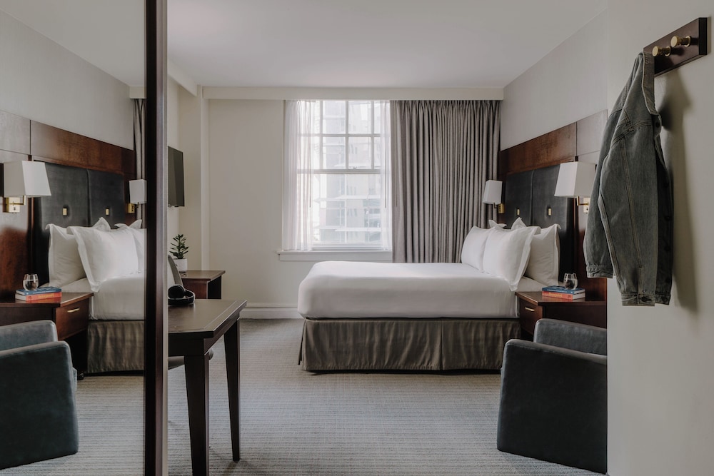 Superior, Queen Bed, Kitchenette