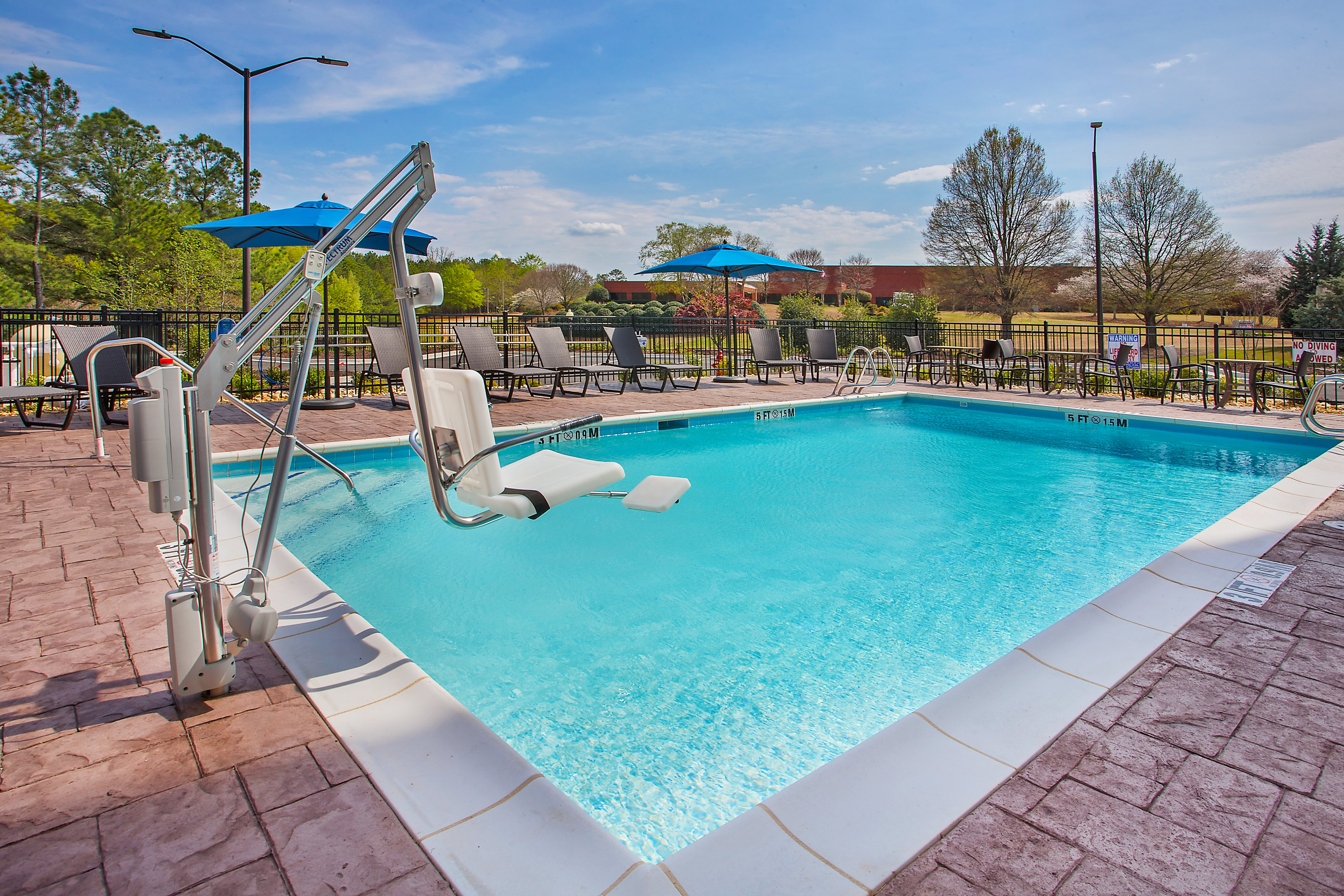 Holiday Inn Express Suites Covington 60/63
