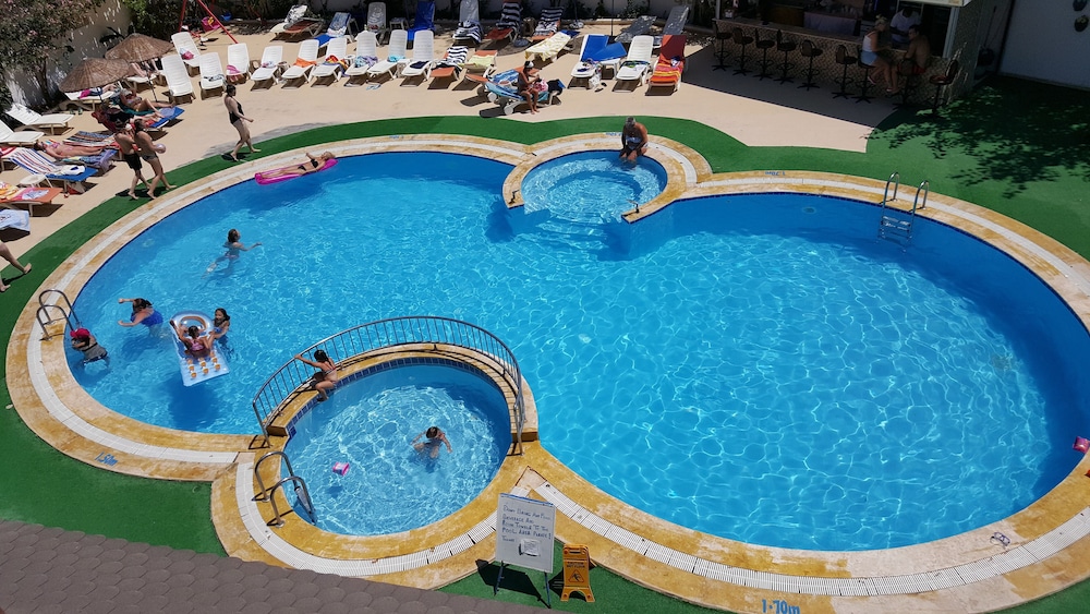 Golden Moon Apart Hotel in KUSADASI