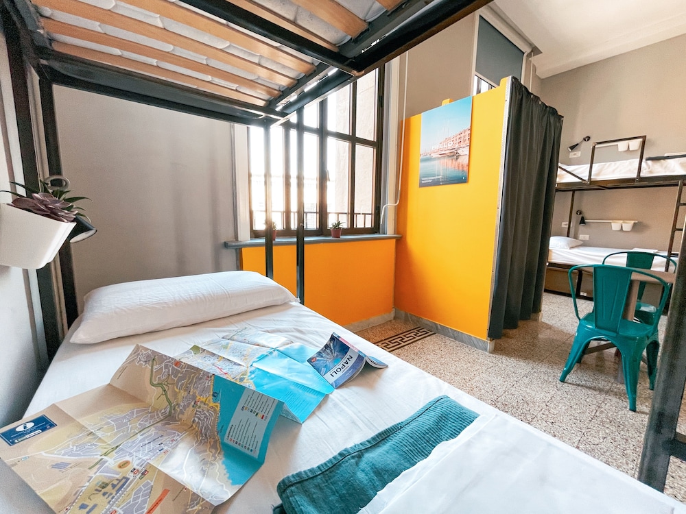 Mixed Dorm, 6 People, 3 Bunk Beds, Shared Bathroom