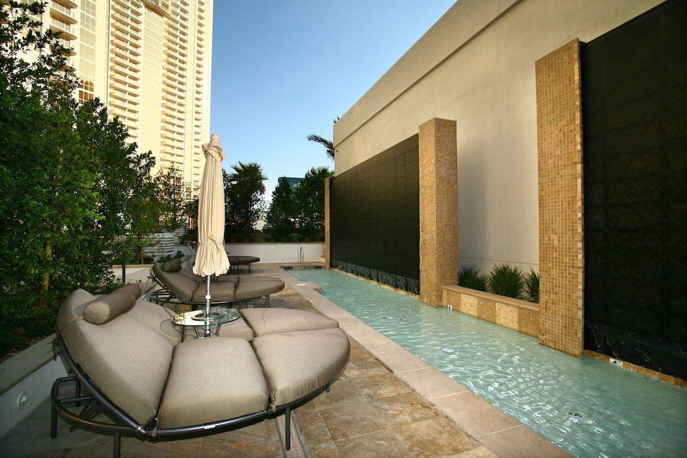 Luxury Suites International At The Signature 3/71
