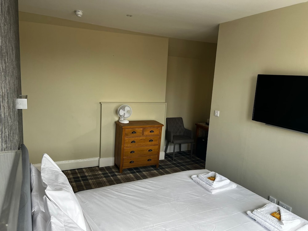 Crown Court Hotel & Bar 34/50