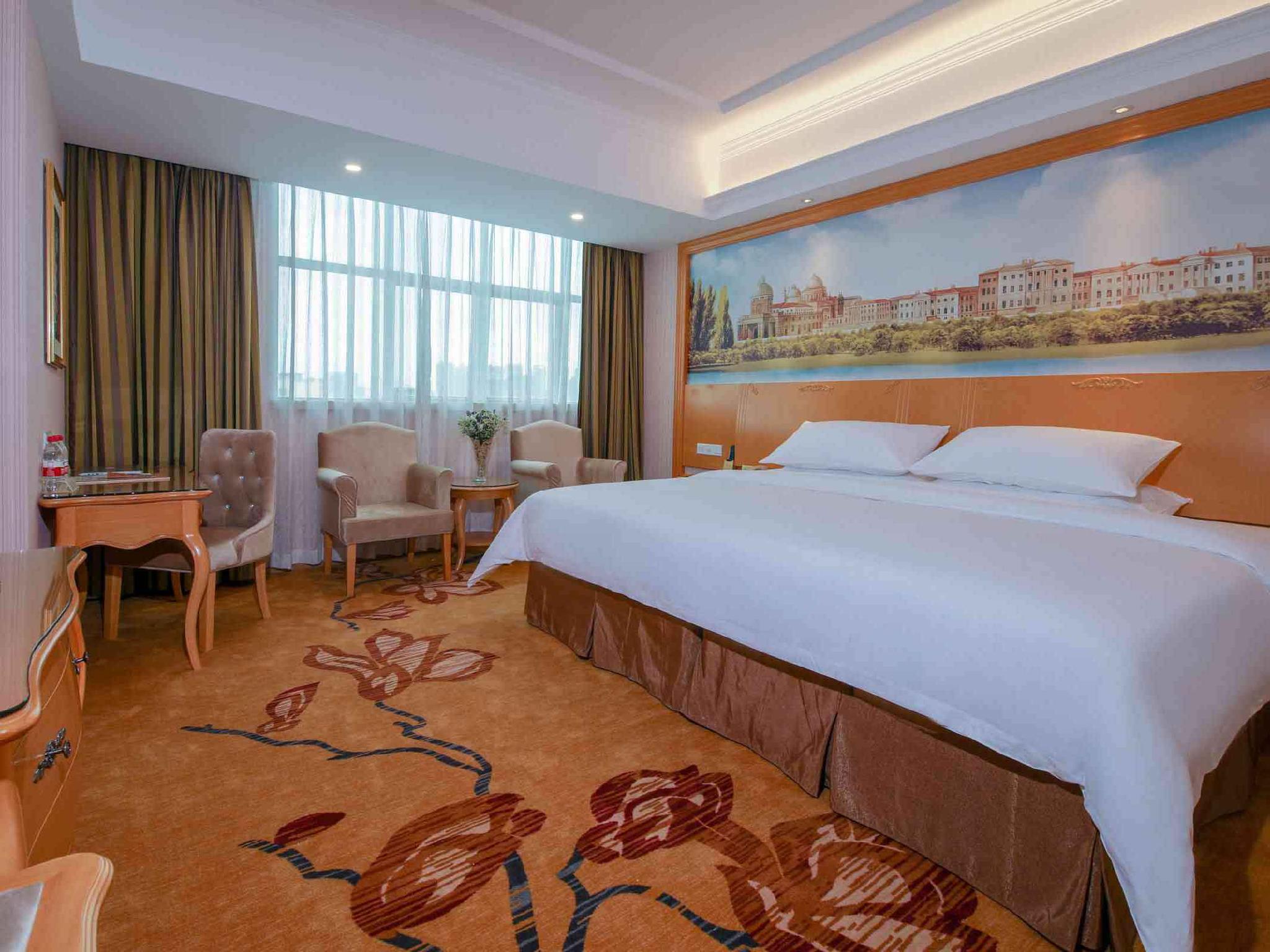Vienna Hotel (Huizhou Qiuchang Yingbin Road) 25/57