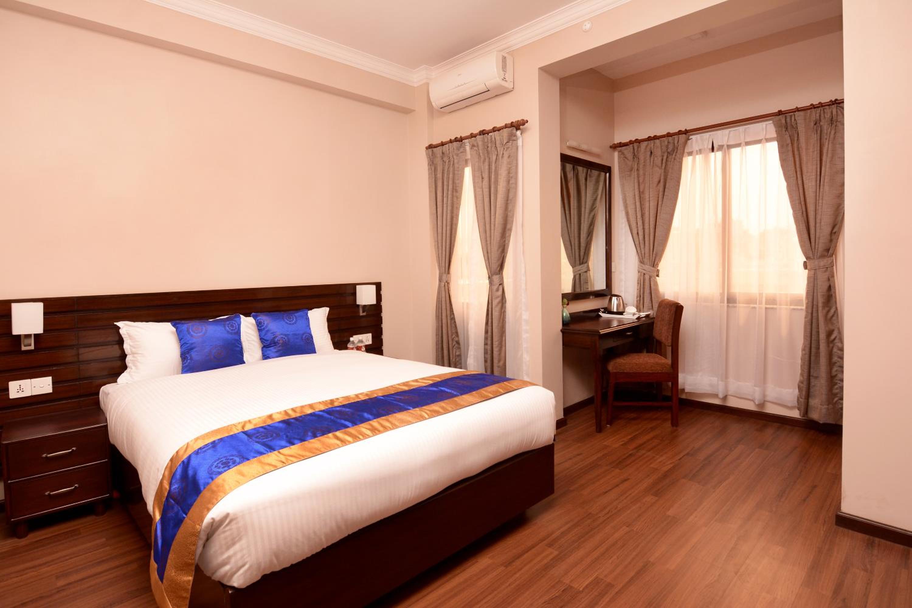 Deluxe, Queen Bed