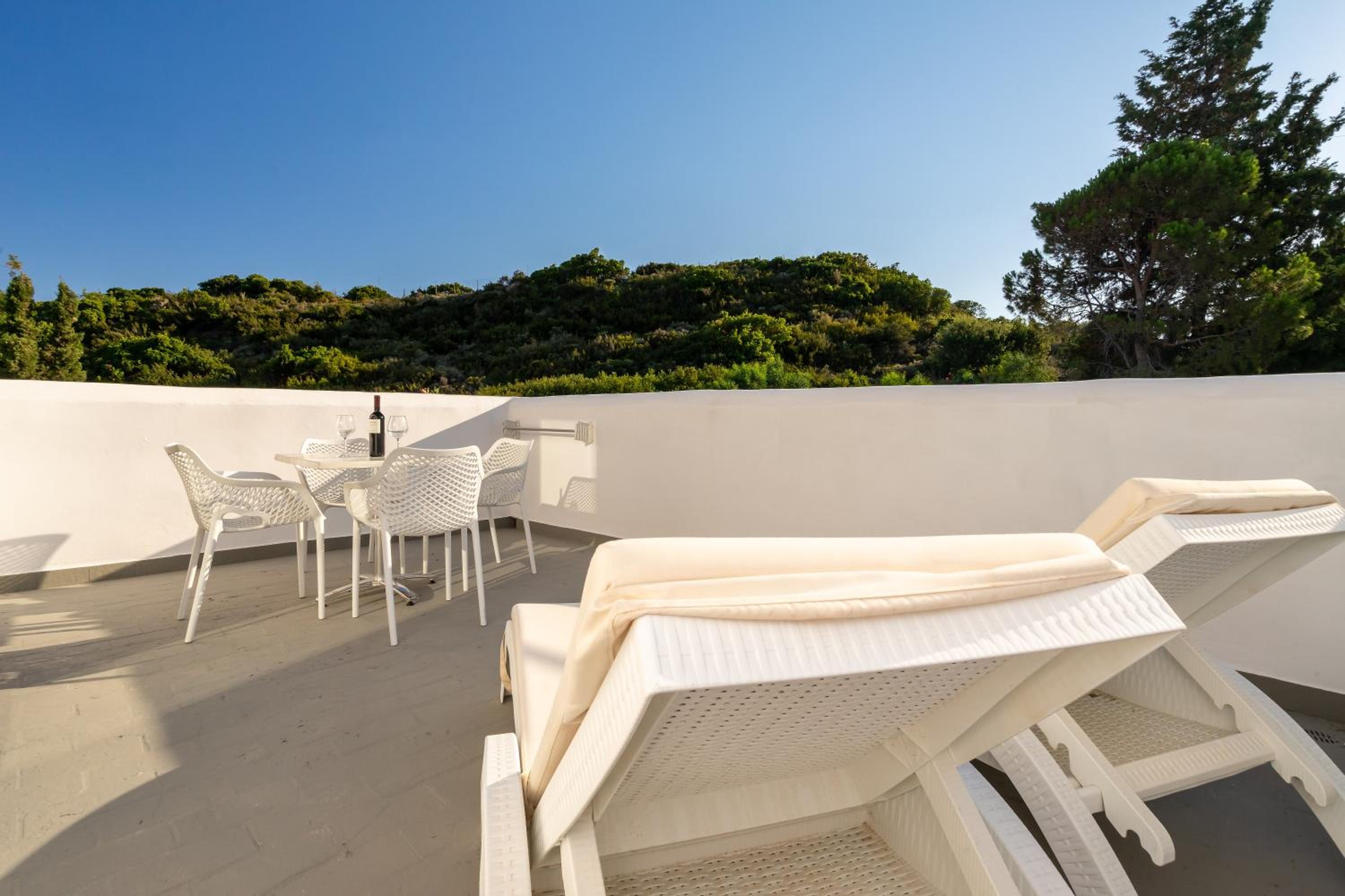 Ladiko Suites 48/50