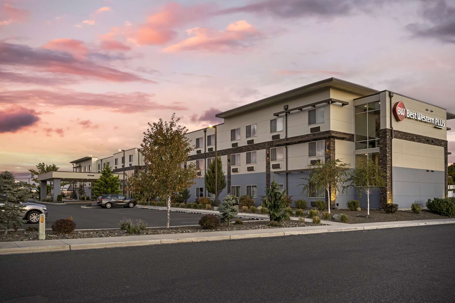 Best Western Plus The Inn At Hells Canyon 2/36