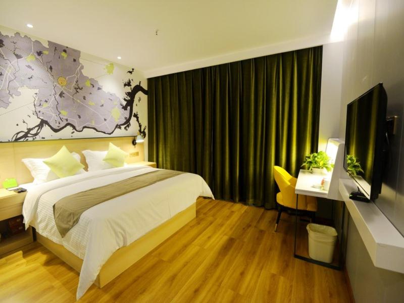 Vatica Huanggang Luotian County City Square Hotel 8/18