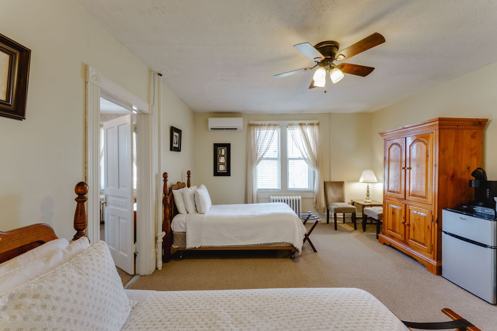1898 Waverly Inn 31/73