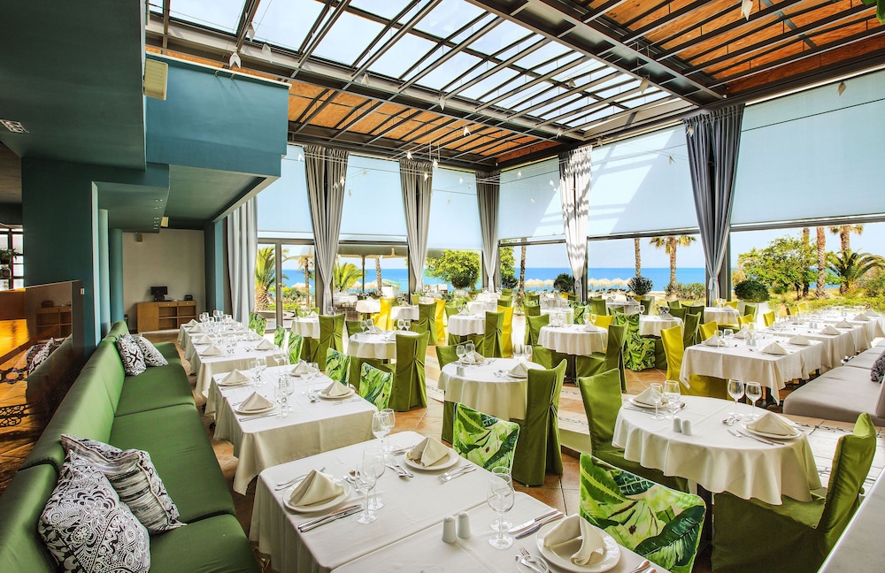 Ilio Mare Beach Hotel by GHH 52/75