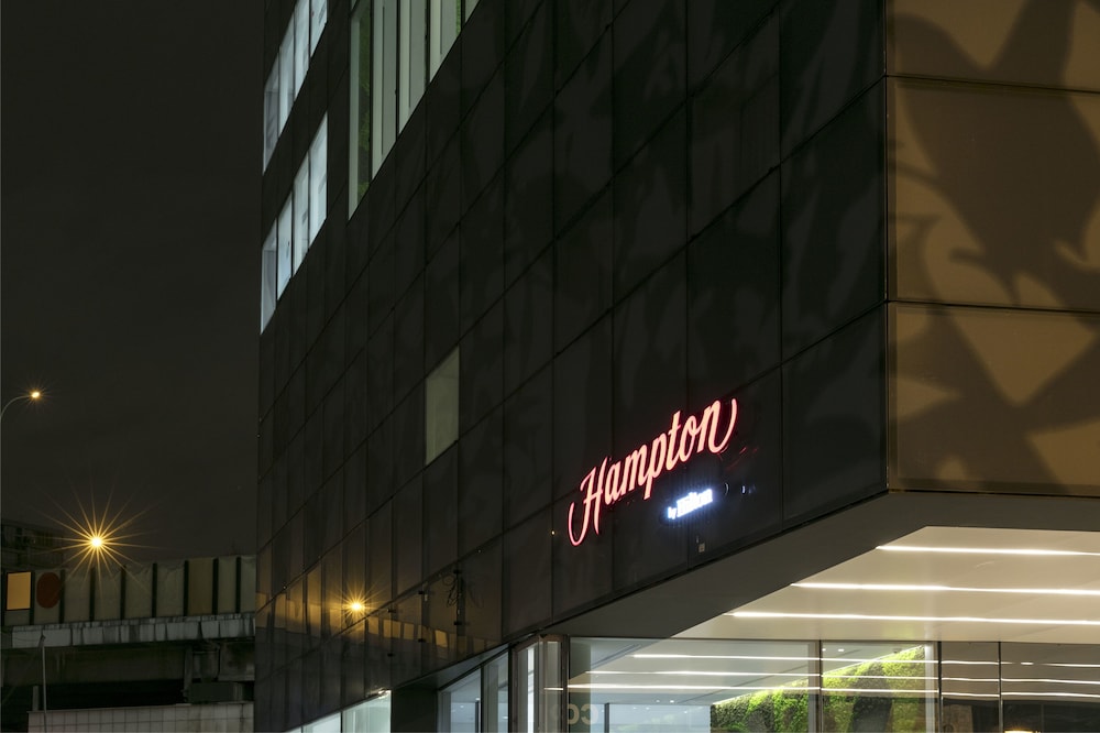 Hampton By Hilton Paris Clichy 1/18