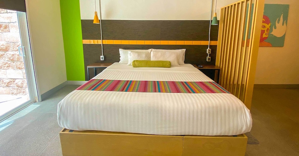LUXURY, SUITE, KING BED