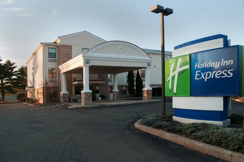 Holiday Inn Express Vernon Manchester 2/35