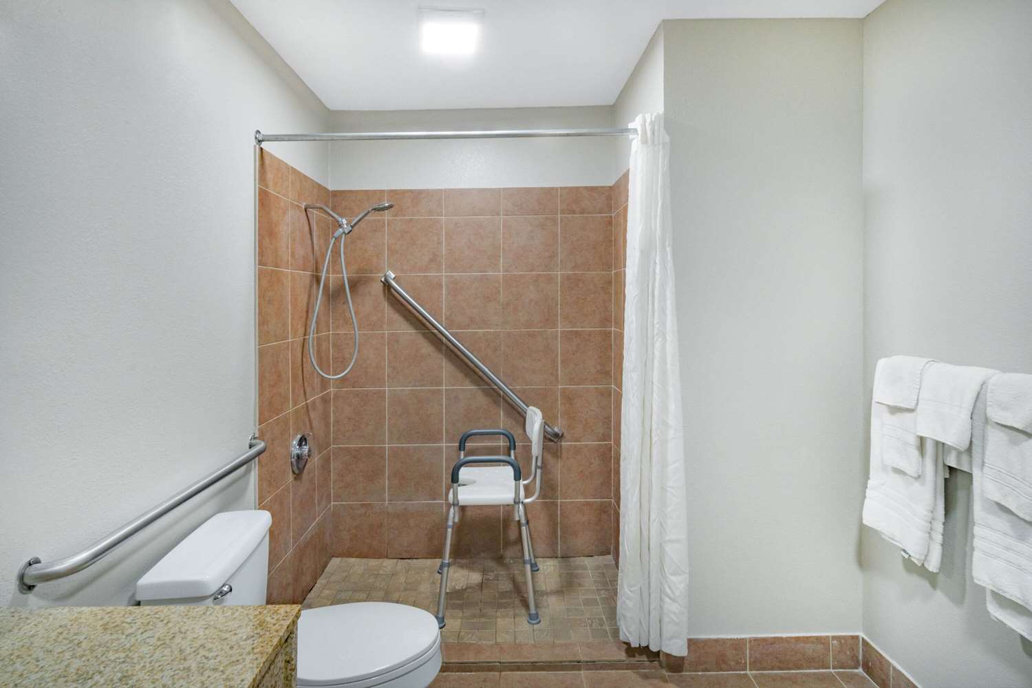 Days Inn by Wyndham Cookeville 23/24