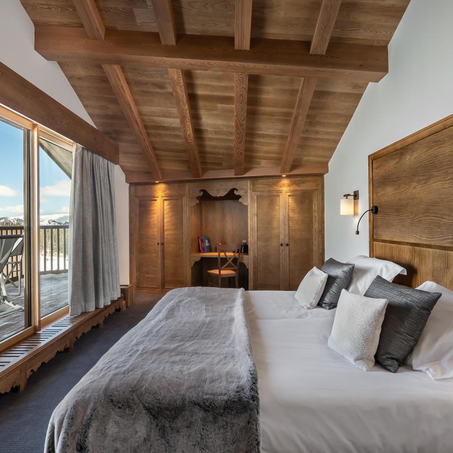 Everest, Suite