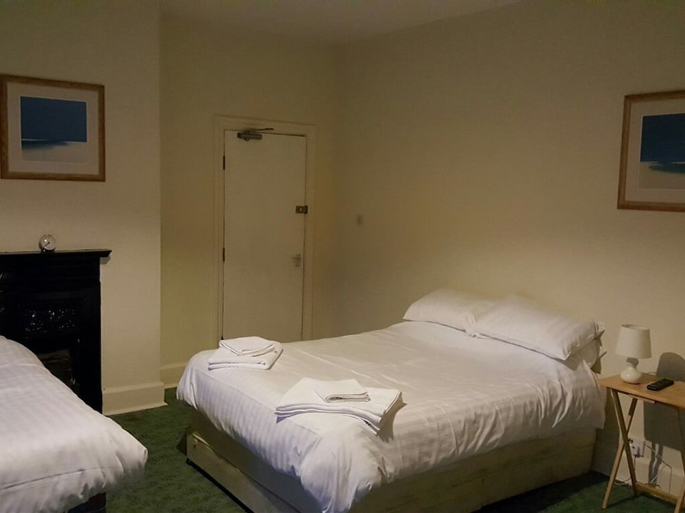 Station Hotel 12/56