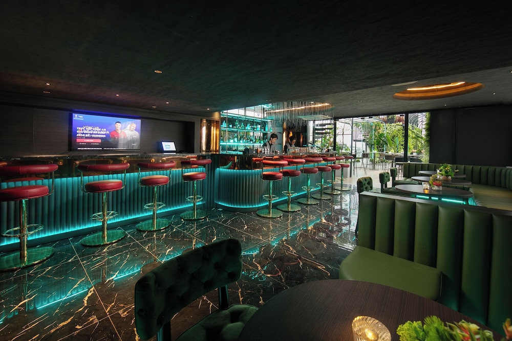 MAY DE VILLE Crown Hotel 37/46