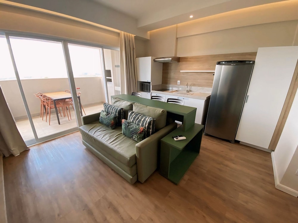 Hot Beach Suites 18/50
