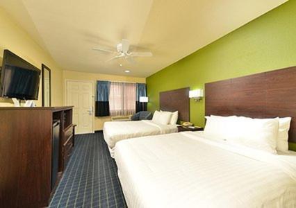 Room, 2 Queen Beds, Pet Friendly