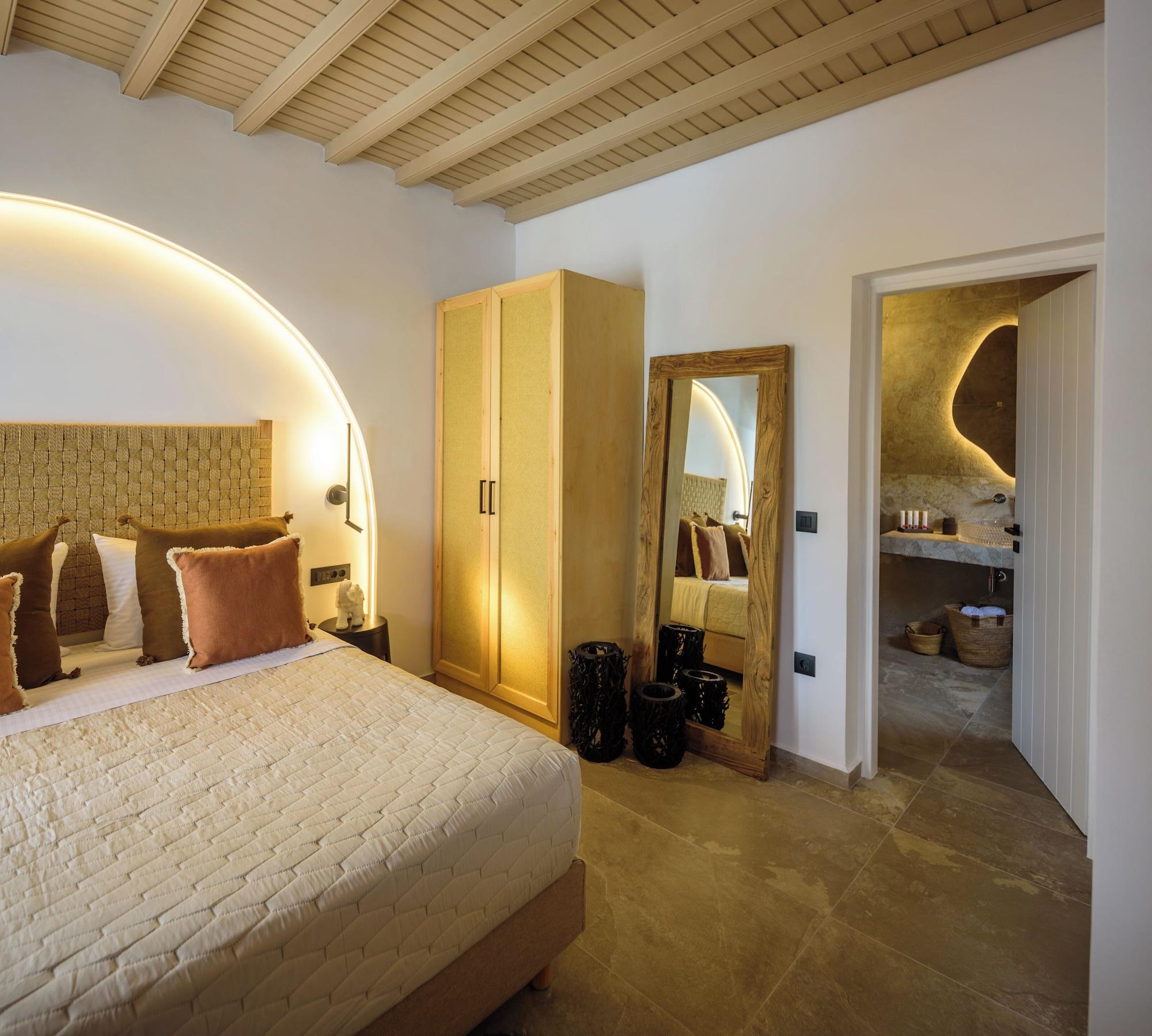 Deluxe, Studio, Suite, Pool Side