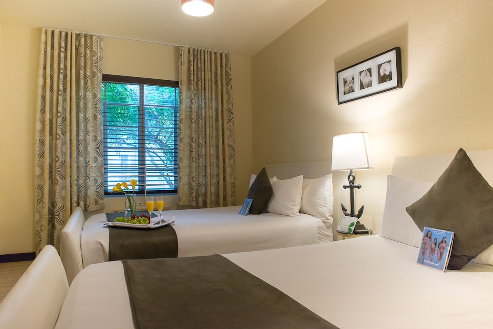 Tradewinds Apartment Hotel 17/65