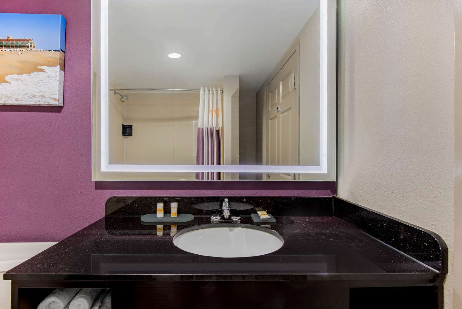 La Quinta Inn by Wyndham West Long Branch 41/43