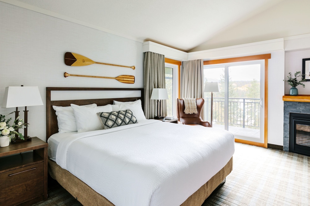 Pyramid, King Bed