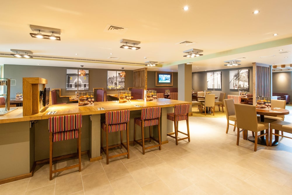 Premier Inn London Hendon (The Hyde) 25/36