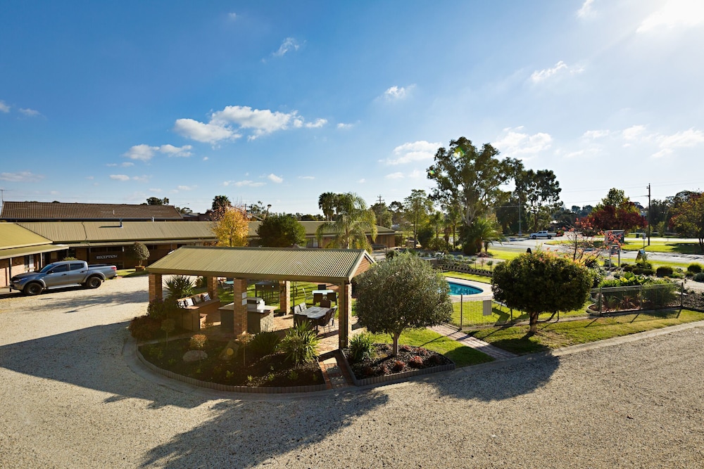 STATESMAN MOTOR INN 11/25