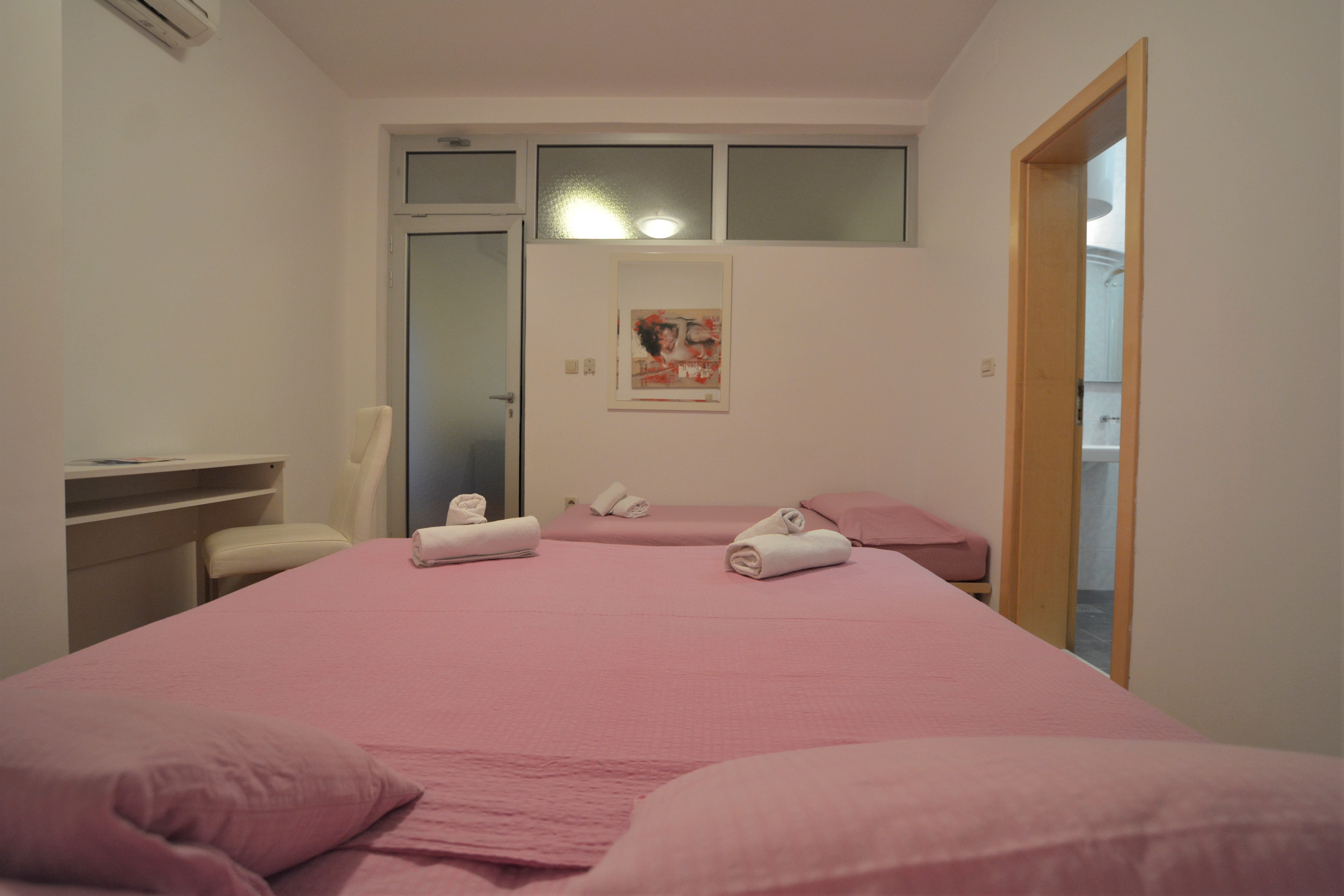 2 Bedrooms, Apartment