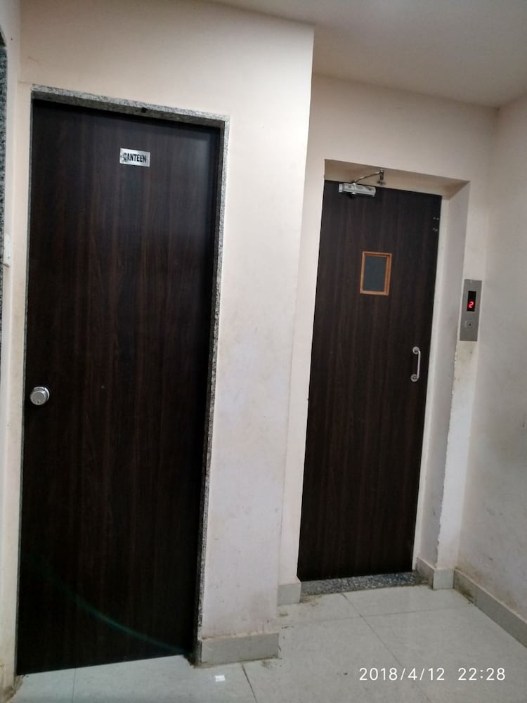 Hotel Gayatri By Sky Stays 16/22