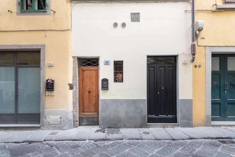Mini Studio in the Heart of Florence 2/24