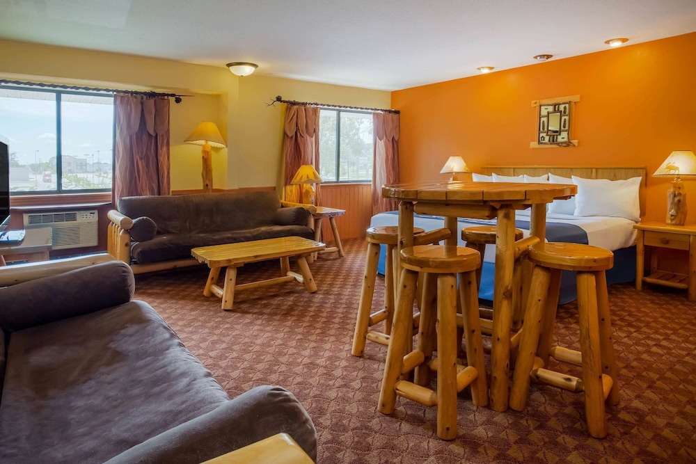 Days Inn & Suites by Wyndham Stevens Point 25/33