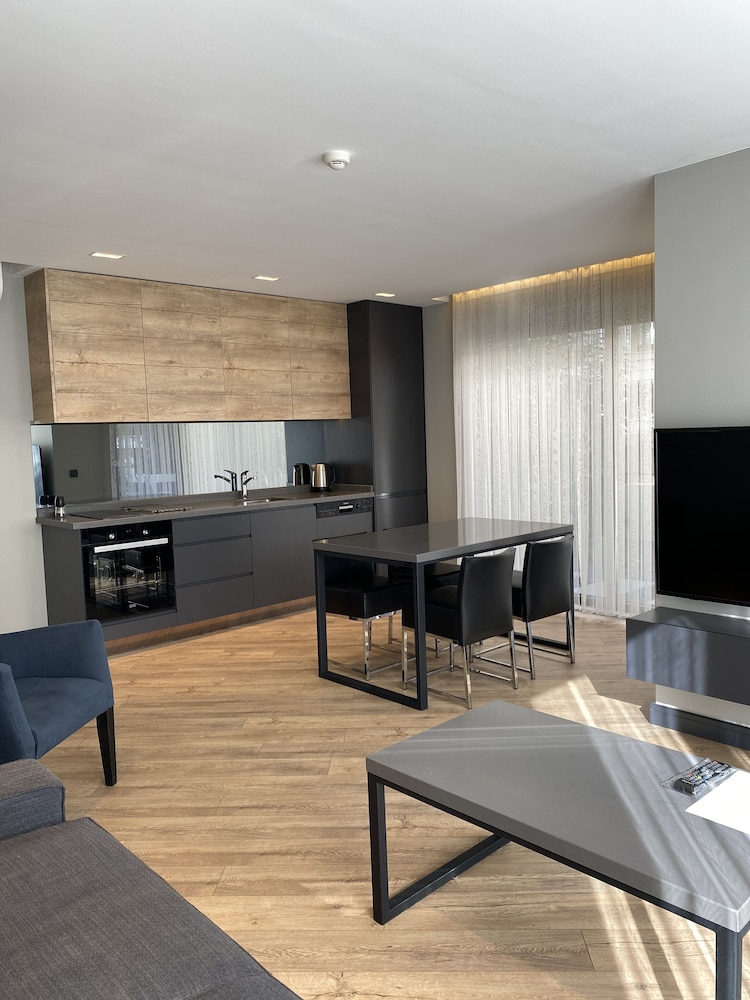 Z-Suites 38/50