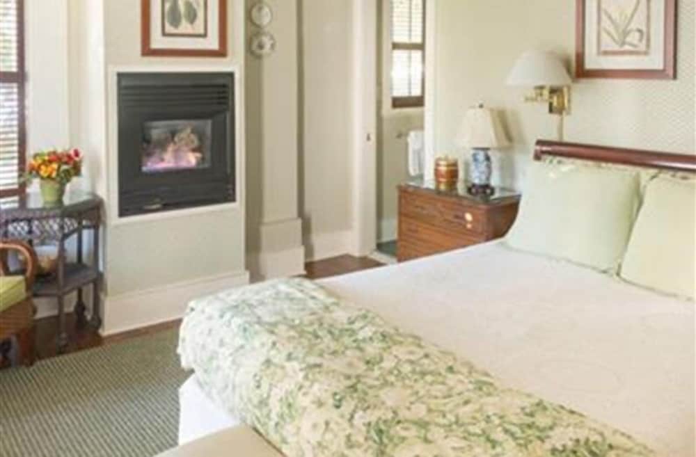 Rhett House Inn 9/50