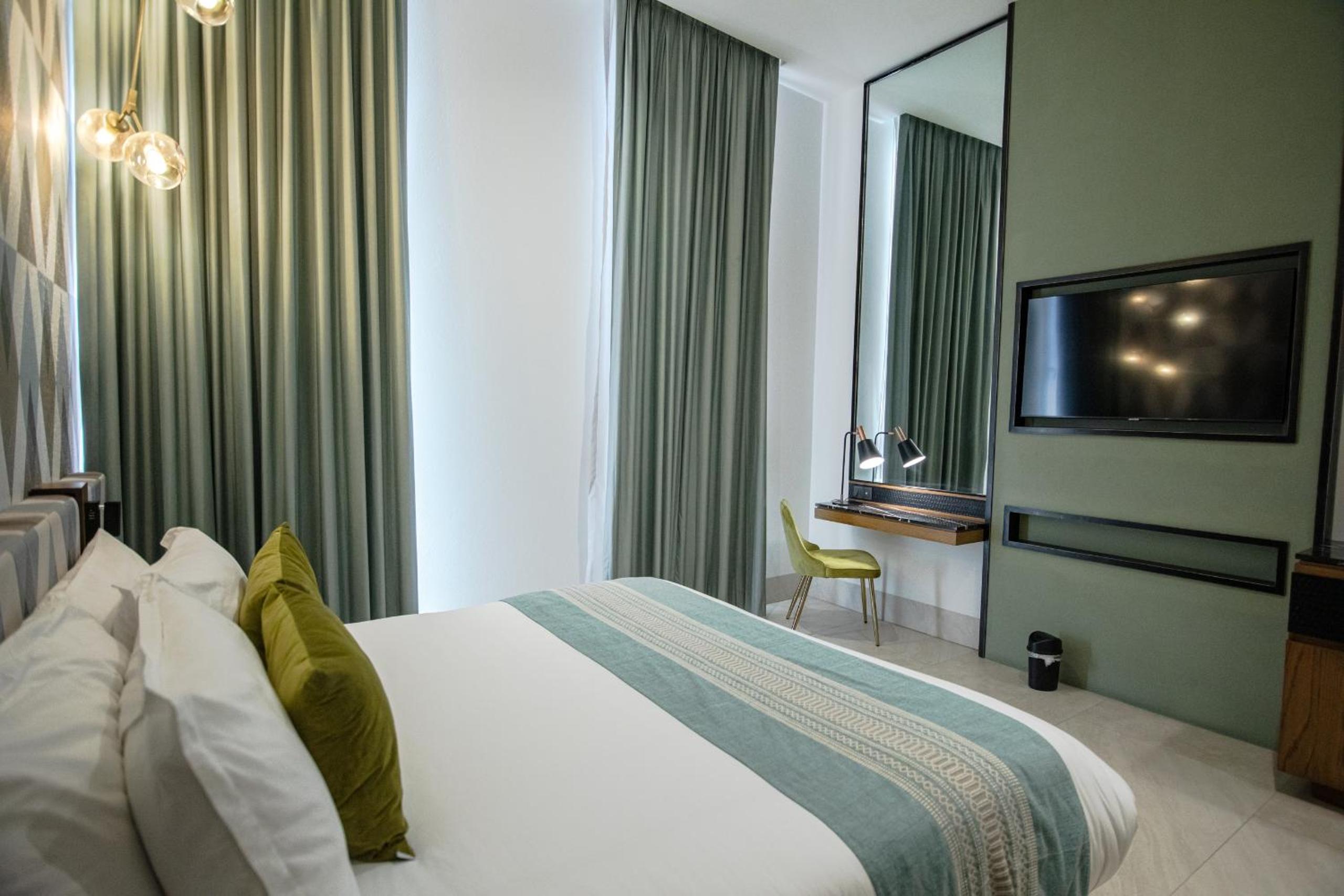 Room at Becquer Hotel Guadalajara, GUADALAJARA (MEXICO)