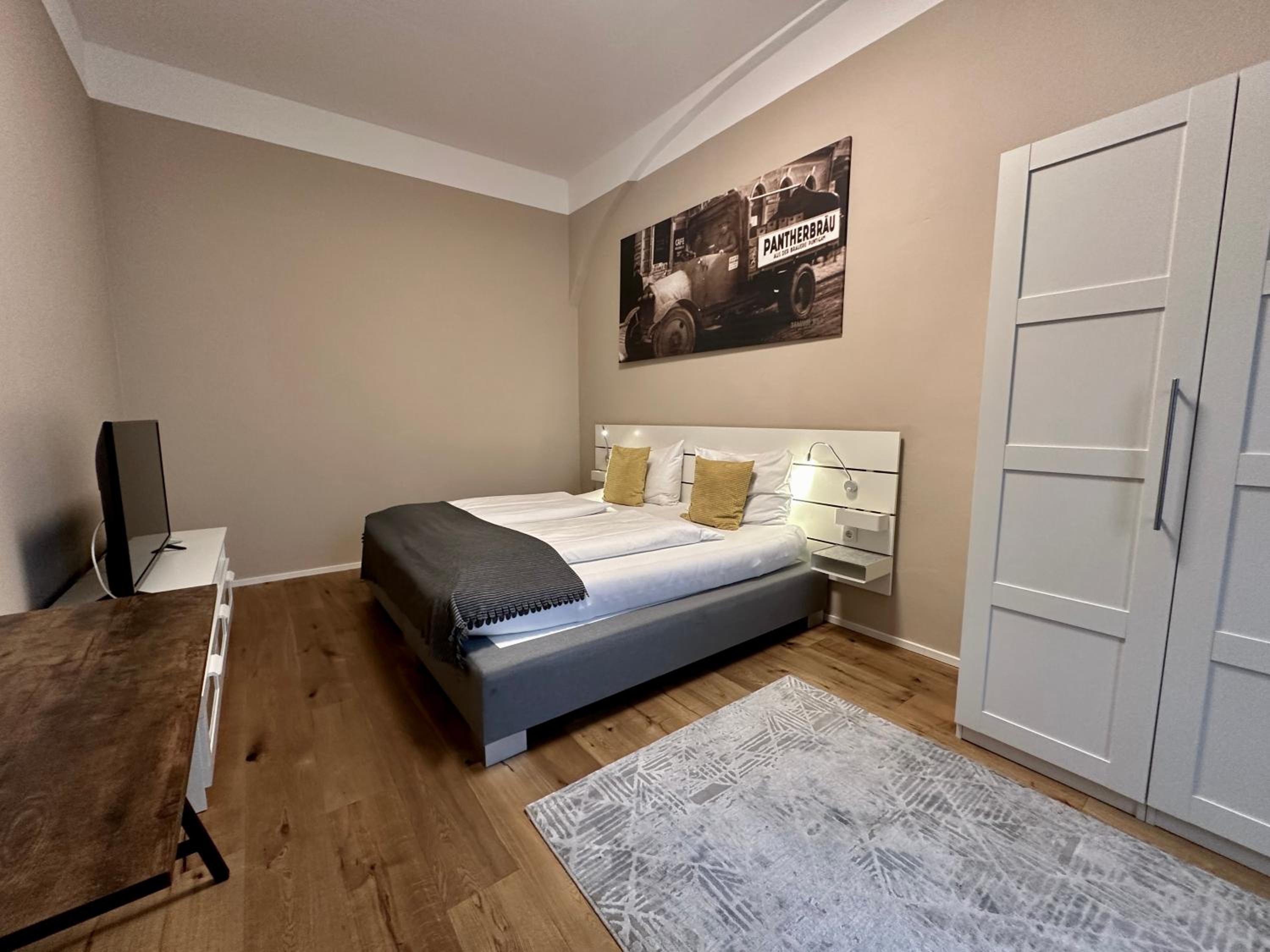 2 Bedrooms, Apartment, King Bed, Private Garden