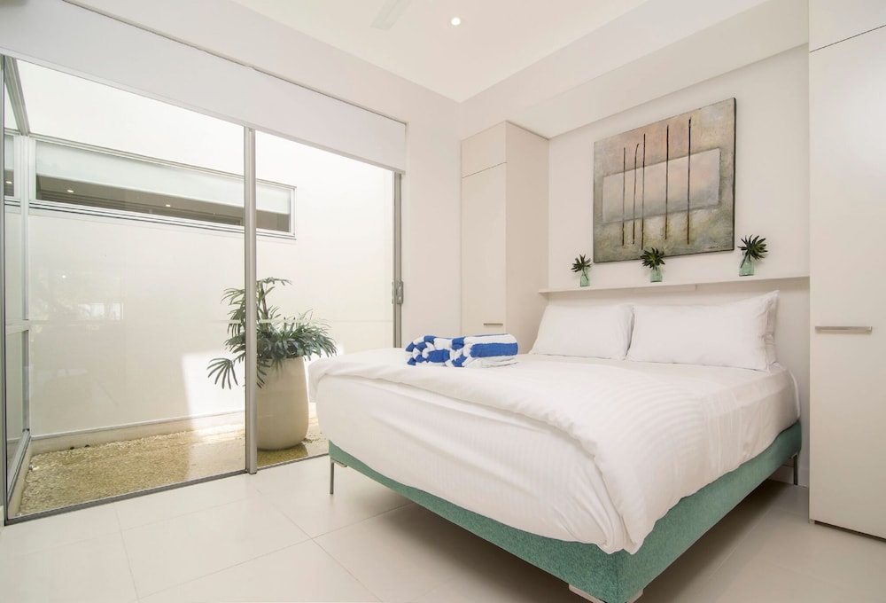 Pool Port Douglas 7/50