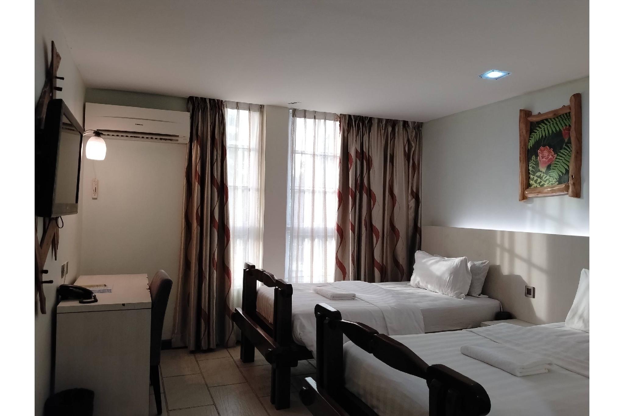 Deluxe, Twin Beds