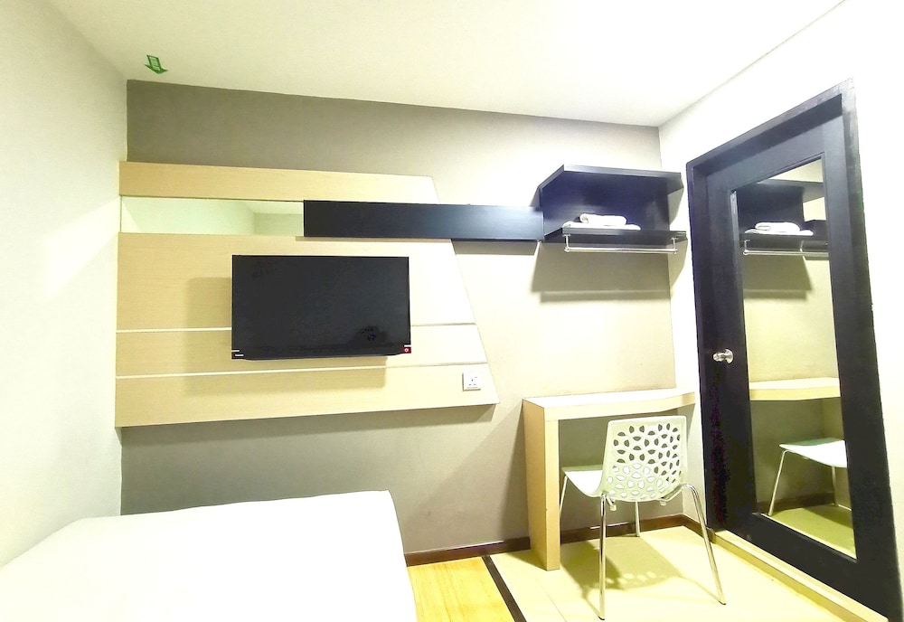 Hotel O Hi Inn 38/45