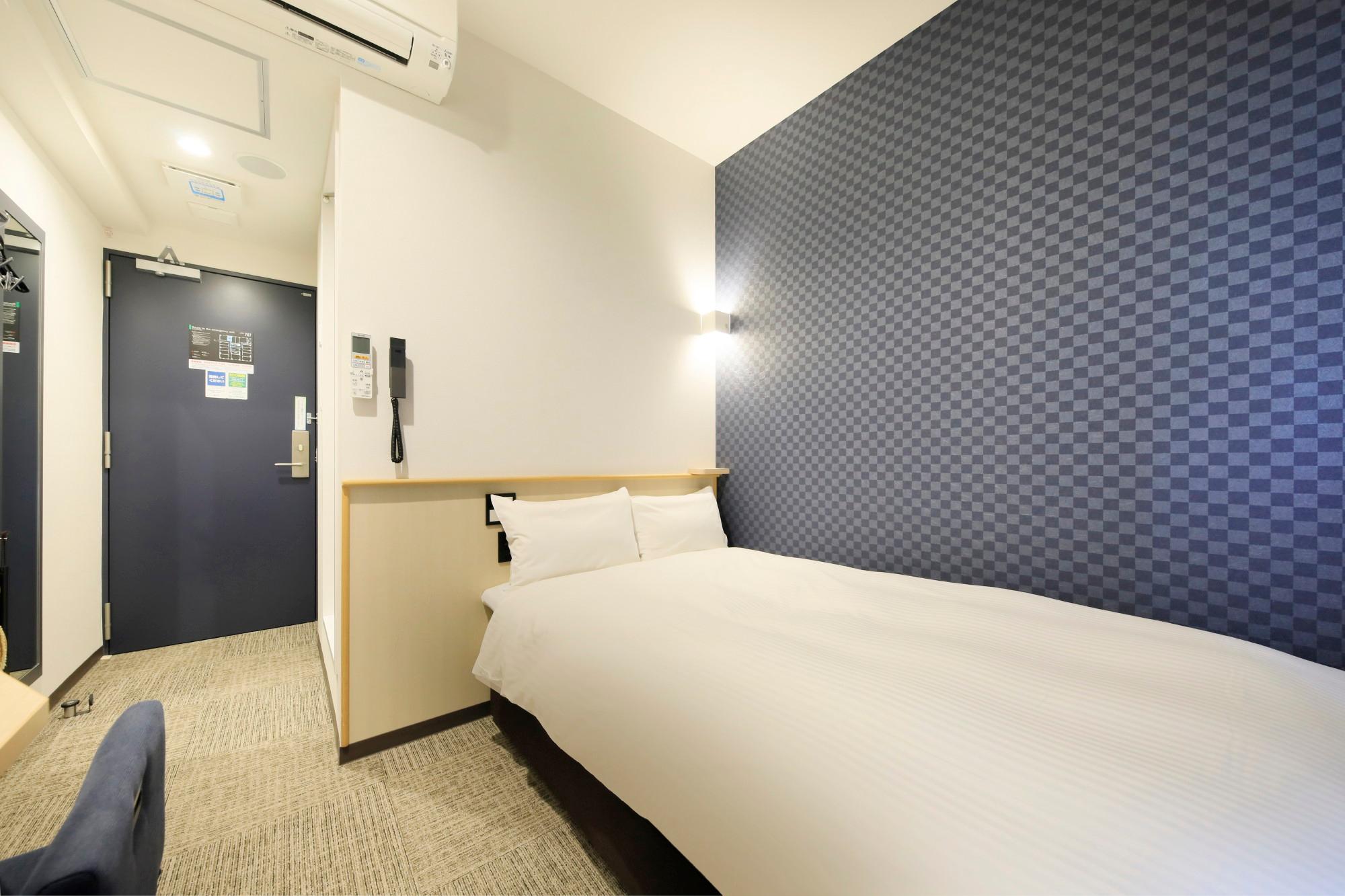 SEMI ROOM, SEMI DOUBLE BED