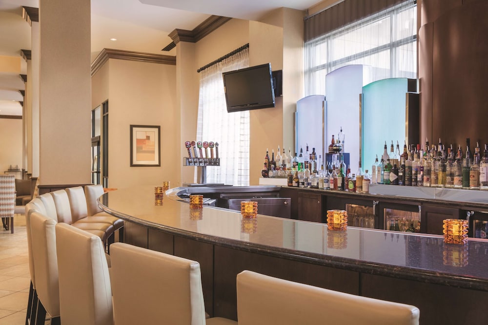 Hilton Phoenix Chandler 7/82