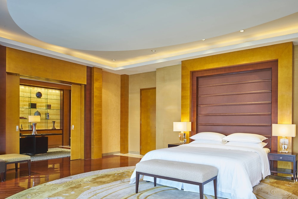 غرفة بسريرين منفصلين بإطلالة على البحر بشرفة، Sheraton Zhoushan Hotel 6/10