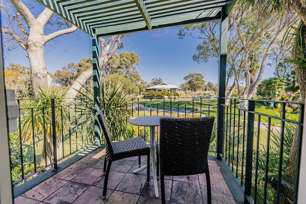 45 Joondalup Resort Country Club Blvd 28/44