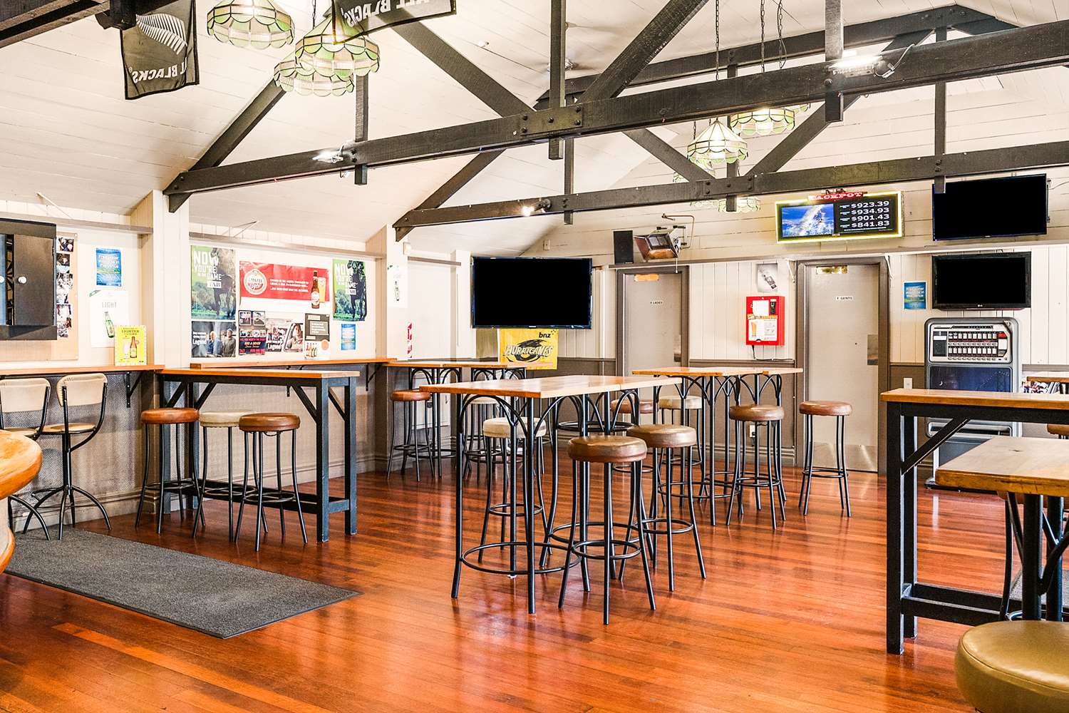 Carnmore Hotel Lower Hutt 8/10