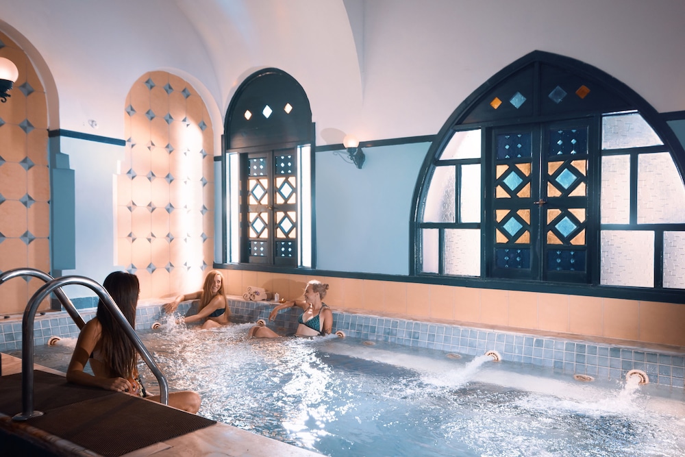 swimming pool spa