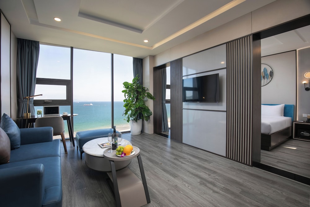 Mangata Beachfront Hotel 25/46
