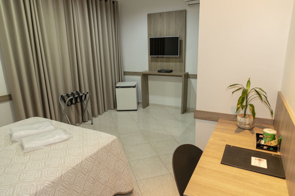 Realce Hotel 10/71