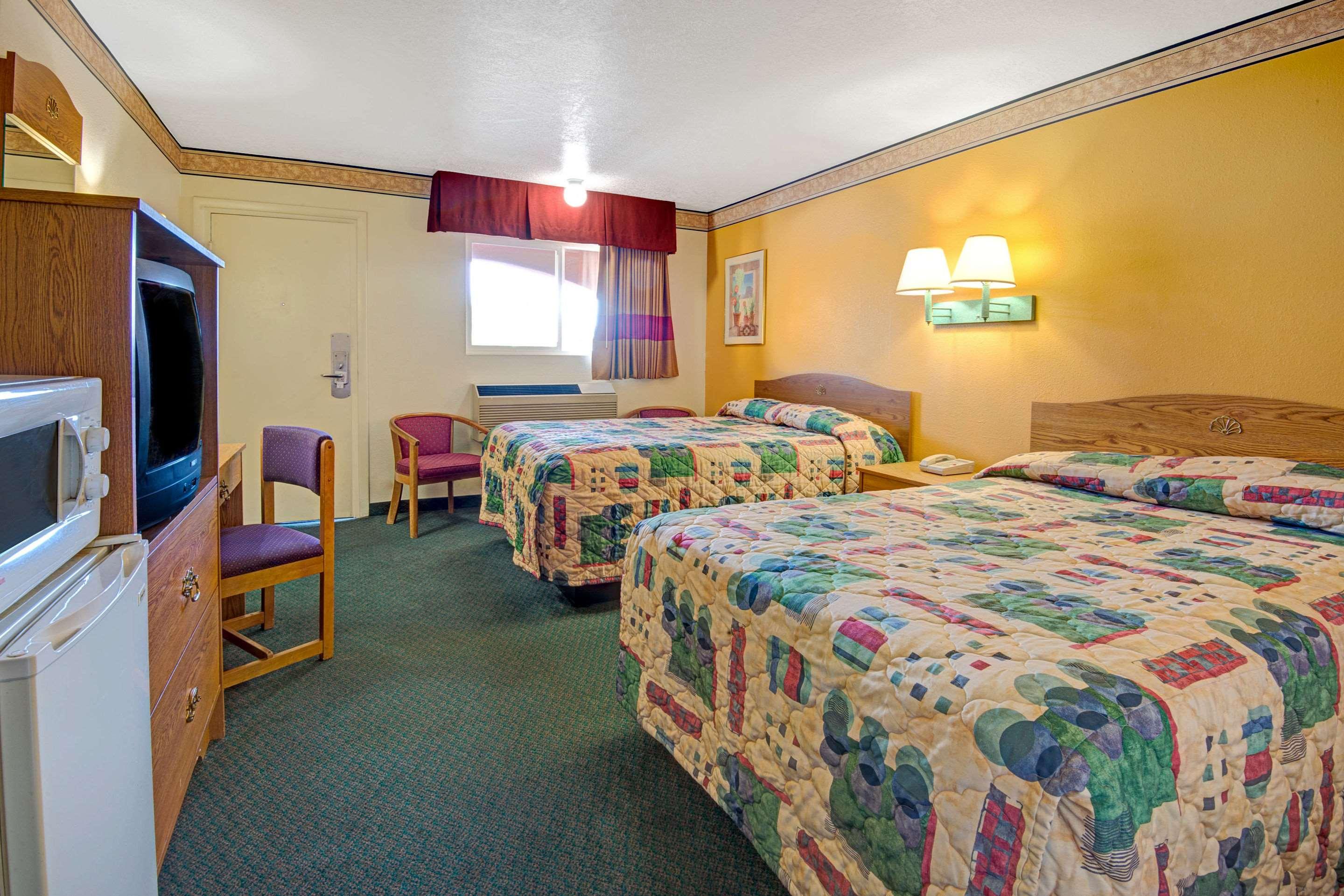 ROOM, 2 DOUBLE BEDS, SMOKING