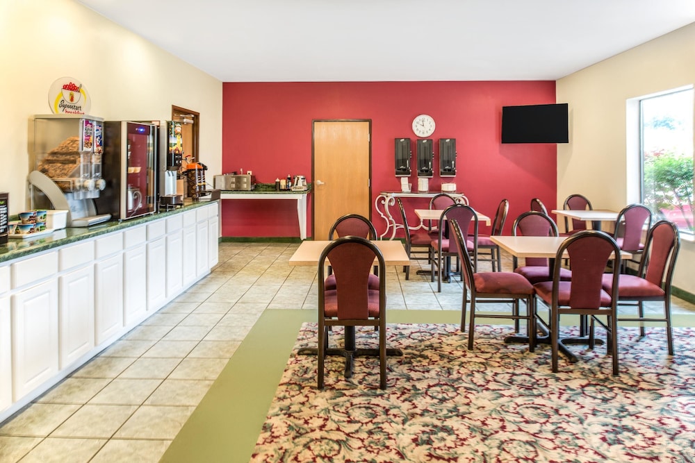 Super 8 By Wyndham Pevely 24/30
