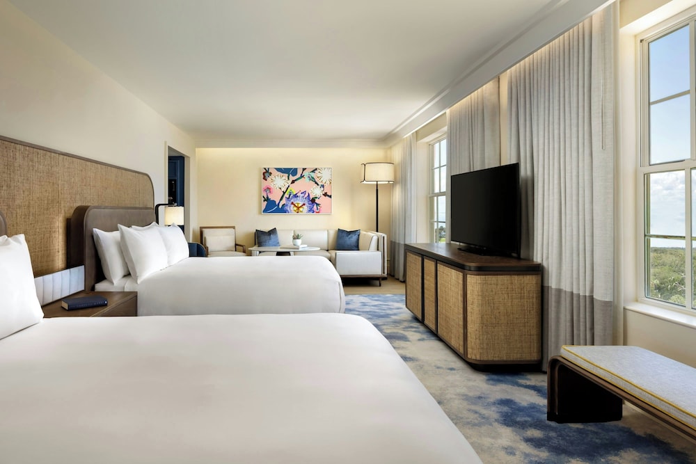 Deluxe, 2 Queen Beds, Resort View, Accessible